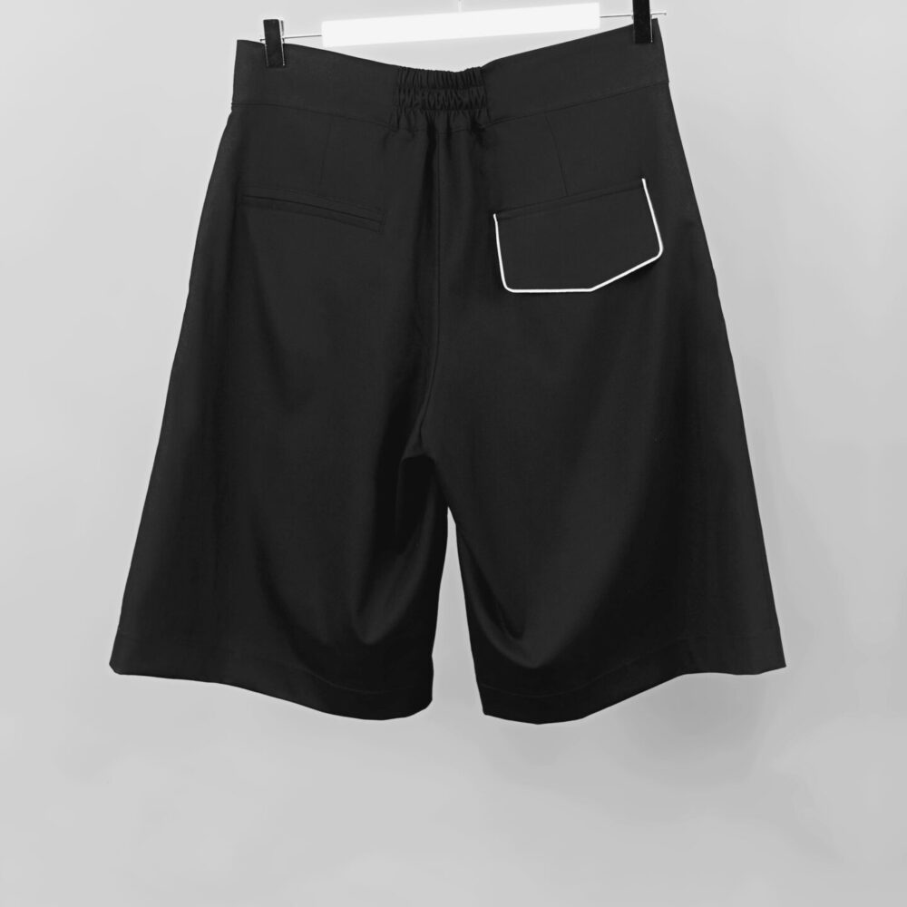 SHORT OVERSIZED CASIMIR NEGRO